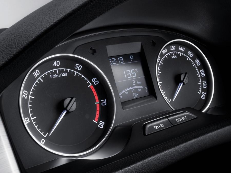  Skoda Rapid Spaceback 2014 года  (CN) (фото 4 из 12)